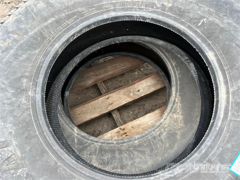 Quantity of (2) Tires Tyres, wheels and rims