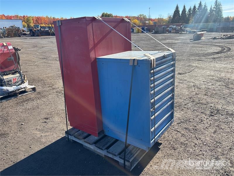  Quantity of (2) Tool Cabinet Sonstige Baumaschinen
