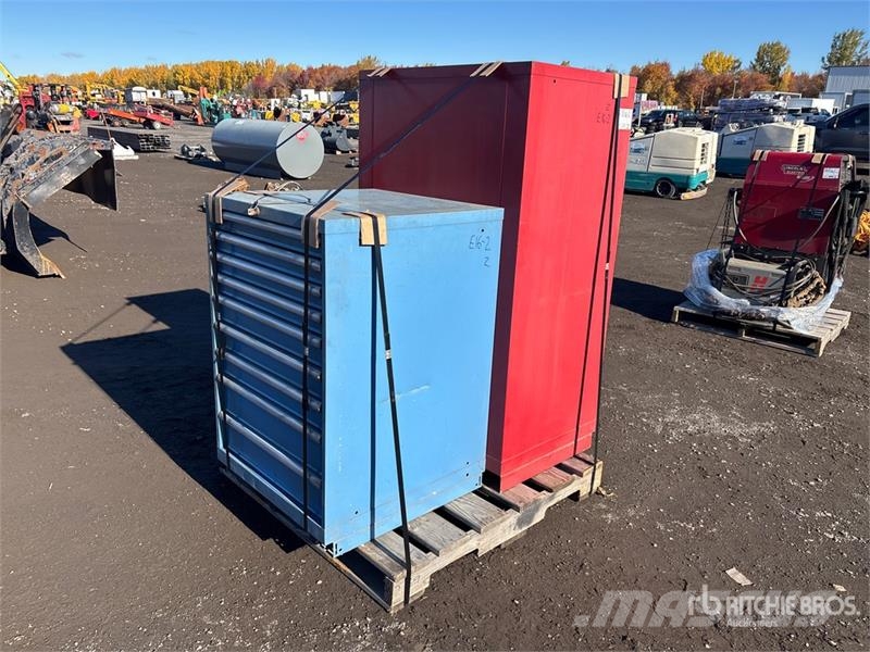  Quantity of (2) Tool Cabinet Sonstige Baumaschinen