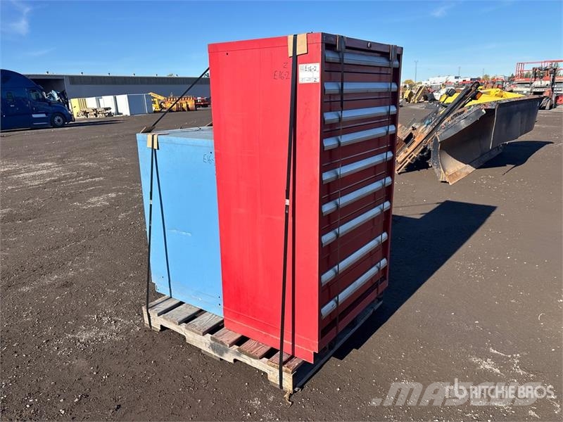  Quantity of (2) Tool Cabinet Sonstige Baumaschinen
