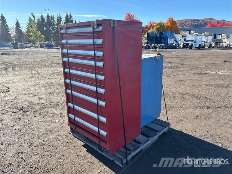  Quantity of (2) Tool Cabinet Sonstige Baumaschinen