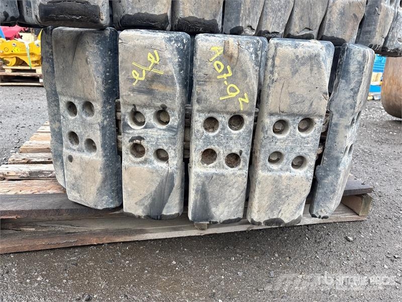 Quantity of (2) Tracks - Fits John Deere 85G Andre komponenter