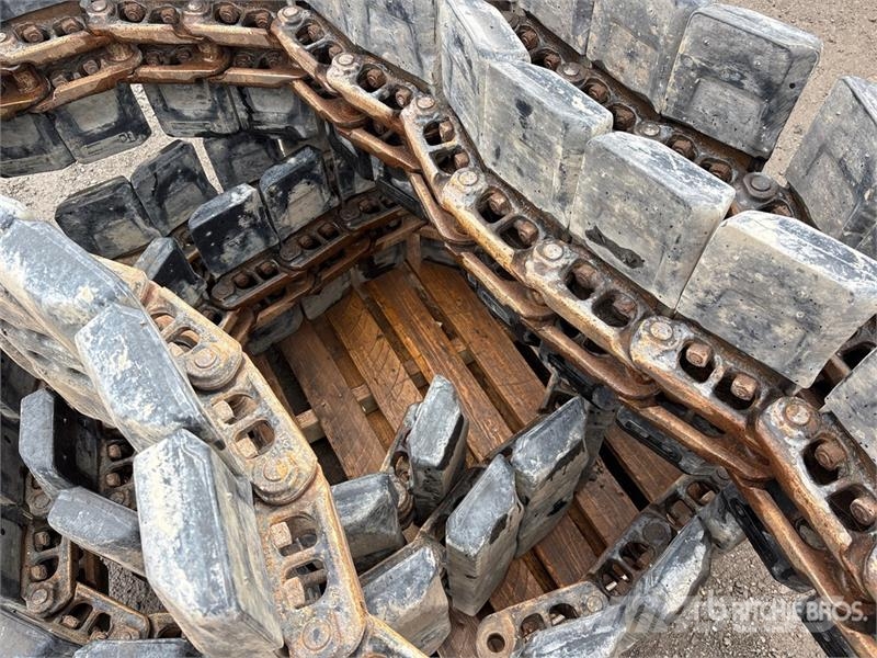 Quantity of (2) Tracks - Fits John Deere 85G Andre komponenter