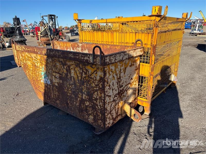 Quantity of (2) Waste Container معدات البناء - غير ذلك