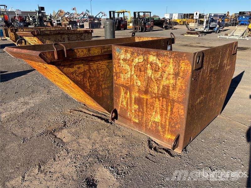  Quantity of (2) Waste Container معدات البناء - غير ذلك