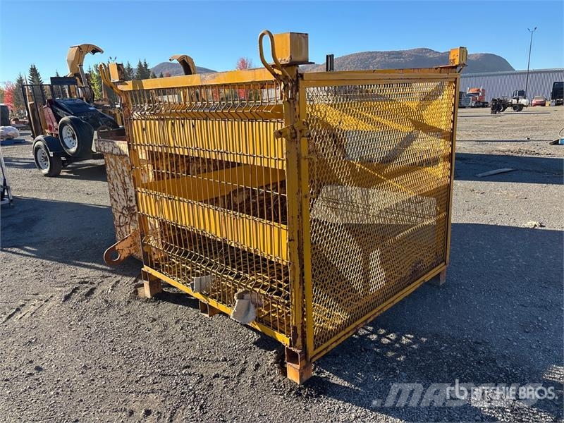  Quantity of (2) Waste Container معدات البناء - غير ذلك