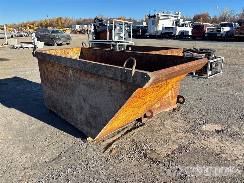  Quantity of (2) Waste Container معدات البناء - غير ذلك
