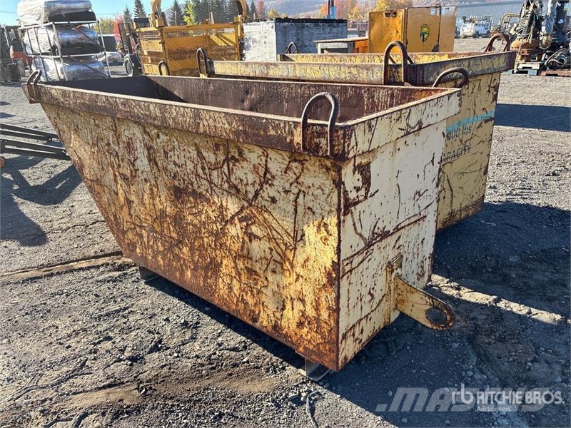  Quantity of (2) Waste Container معدات البناء - غير ذلك