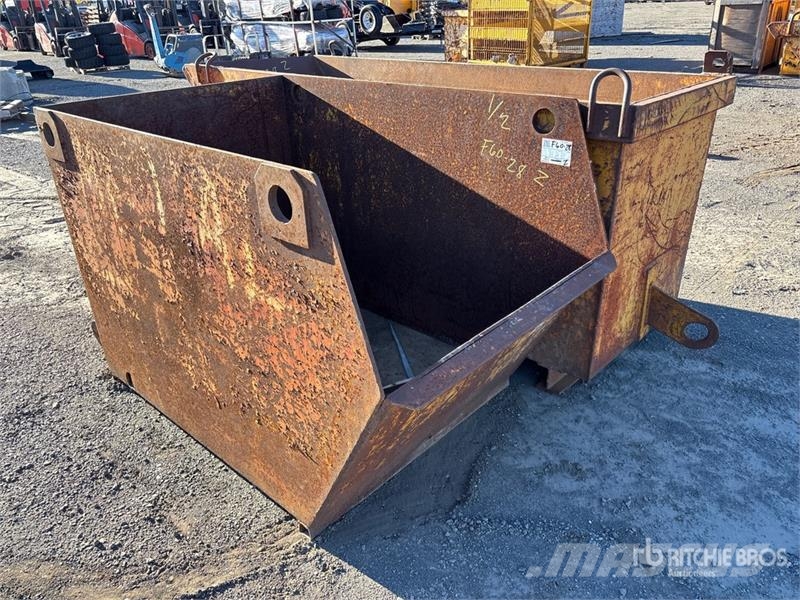  Quantity of (2) Waste Container معدات البناء - غير ذلك