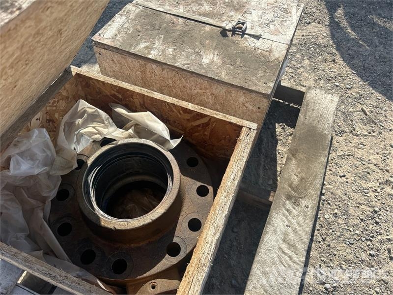 Quantity of (2) Wheel Hubs Drugi deli