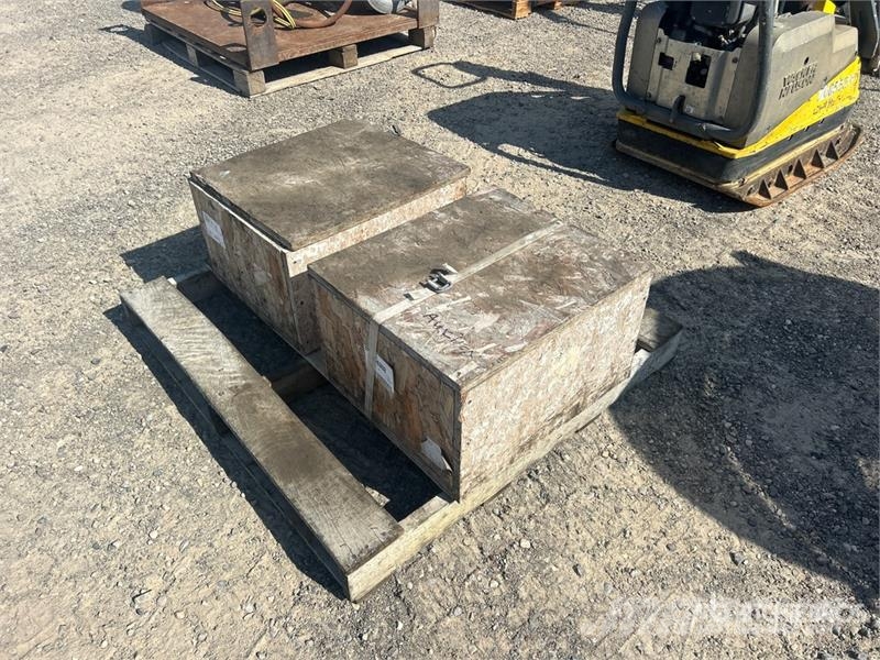  Quantity of (2) Wheel Hubs Drugi deli
