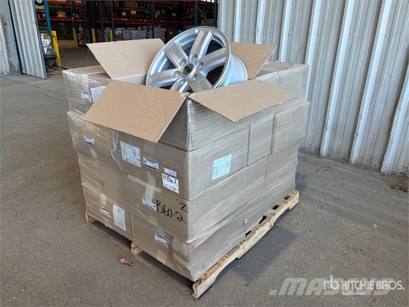 Quantity of (20) 17 in Aluminum Wheels Gume, točkovi i felne