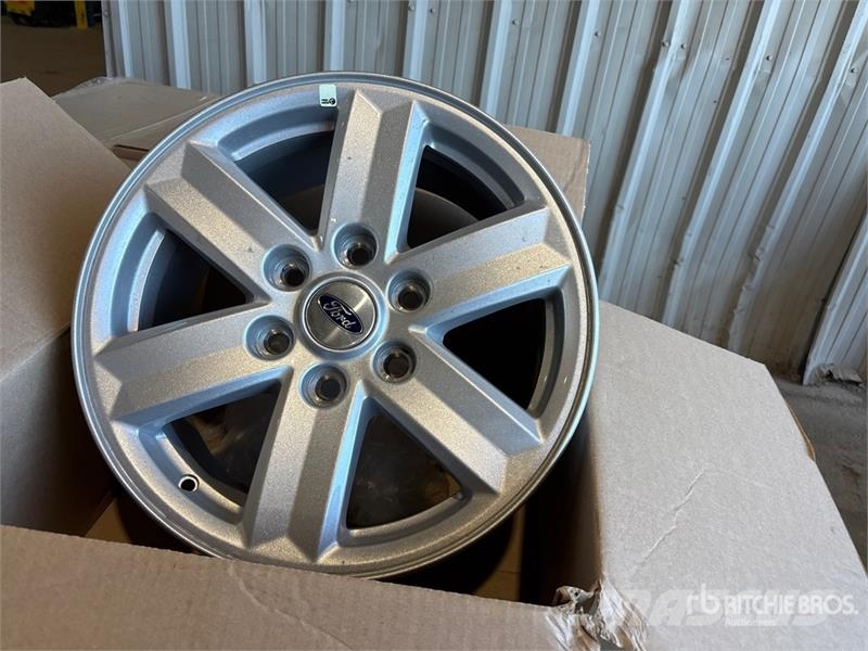 Quantity of (20) 17 in Aluminum Wheels Gume, točkovi i felne