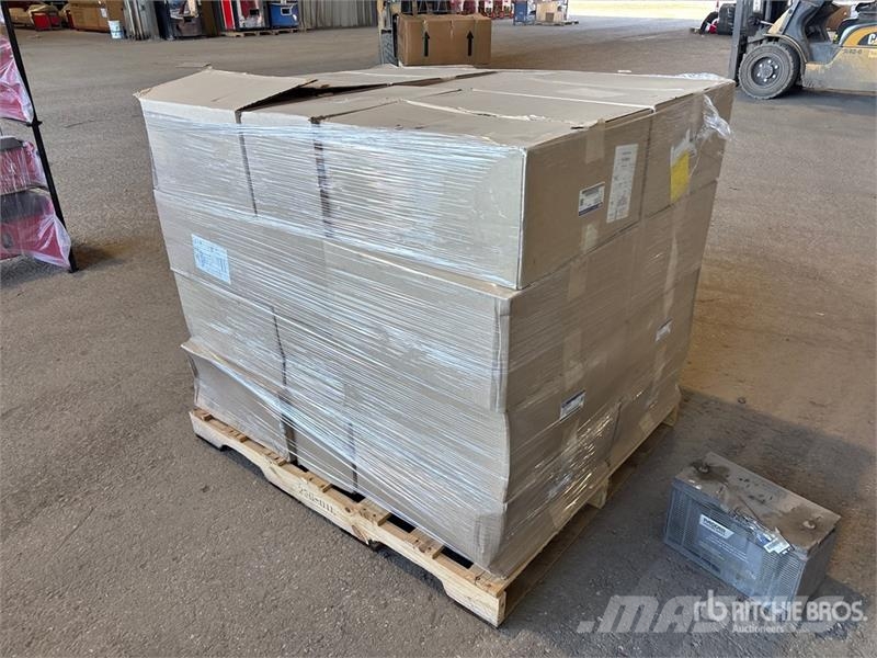Quantity of (20) 17 in Aluminum Wheels Gume, točkovi i felne
