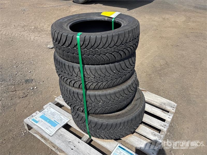 Quantity of 215/65R16 Tires Tyres, wheels and rims