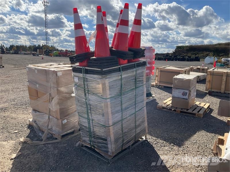  Quantity of (250)  Suihe TC-250 Traffic Cones (Unu Buldózers tiendetubos