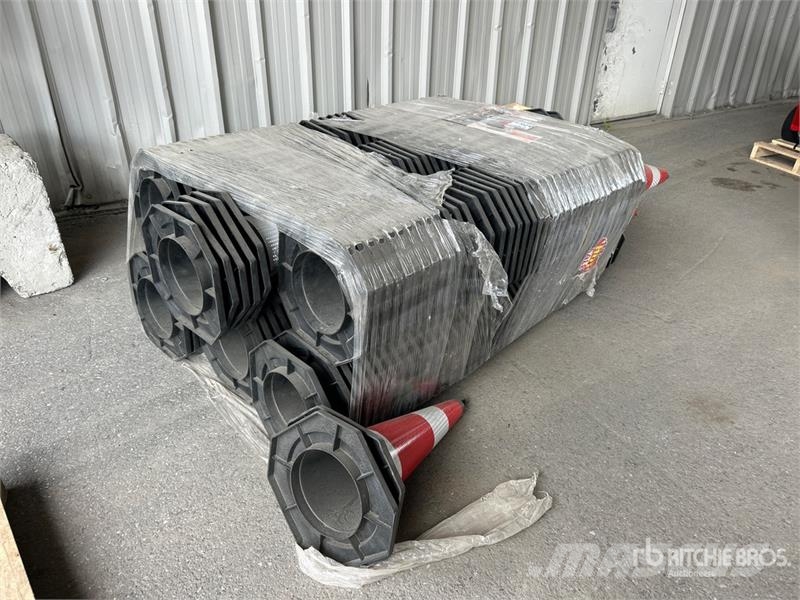 Quantity of (250) TSC 28 in Traffic Cones (Unused Pipelayer dozers