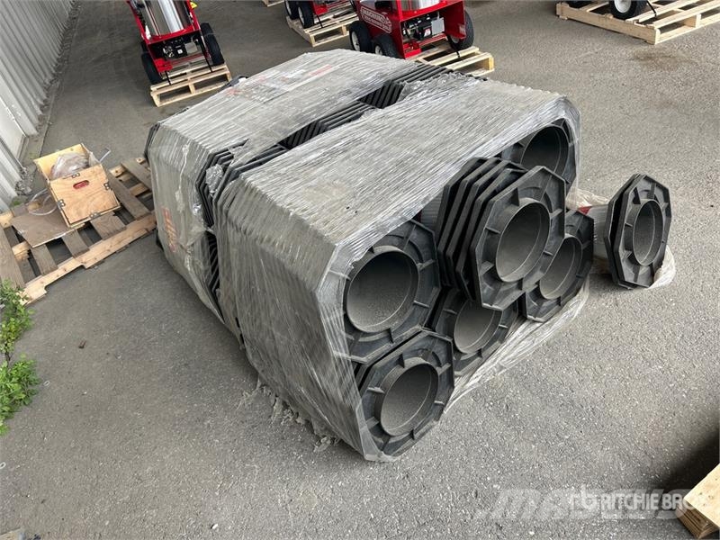 Quantity of (250) TSC 28 in Traffic Cones (Unused Pipelayer dozers