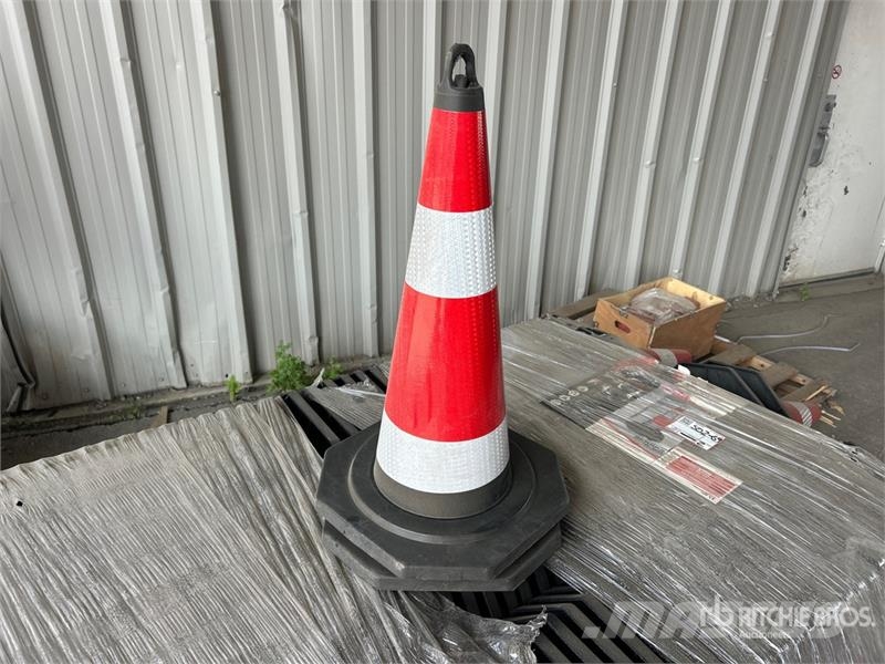 Quantity of (250) TSC 28 in Traffic Cones (Unused Pipelayer dozers