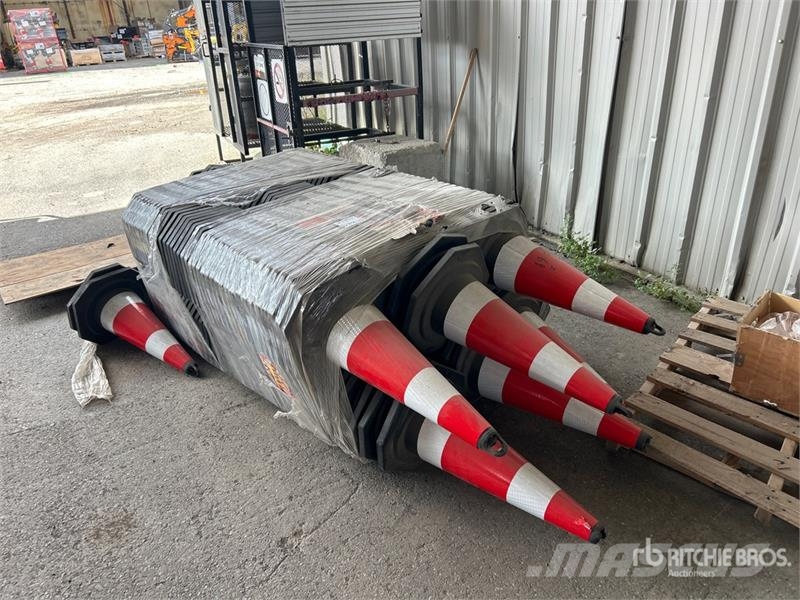 Quantity of (250) TSC 28 in Traffic Cones (Unused Pipelayer dozers