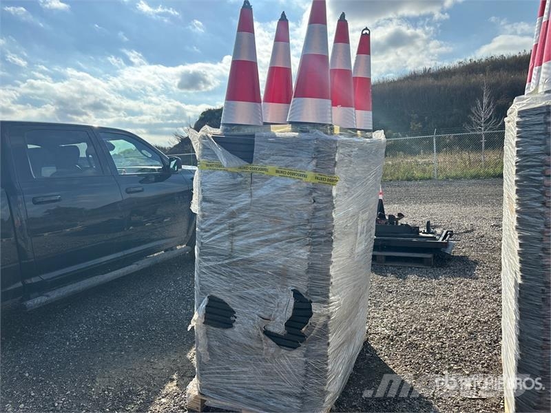  Quantity of (250)  TSC 28 in Traffic Cones (Unused Buldózers tiendetubos
