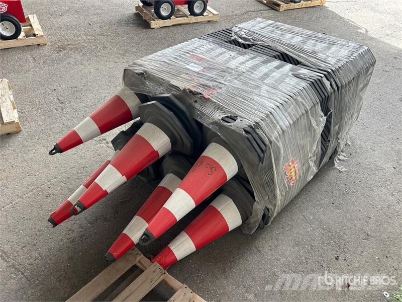 Quantity of (250) TSC 28 in Traffic Cones (Unused Pipelayer dozers