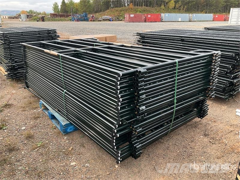 Quantity of (26) BYT RP96 9 ft 6 in x 5 ft Ranch Autres matériels d'élevage