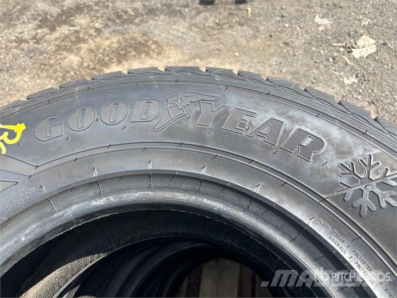 Quantity of 265/70R16 Tires Tyres, wheels and rims