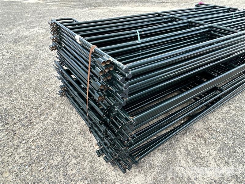 Quantity of (29) 9 ft 2 in x 5 ft Livestock Panel Overige veehouderijmachines