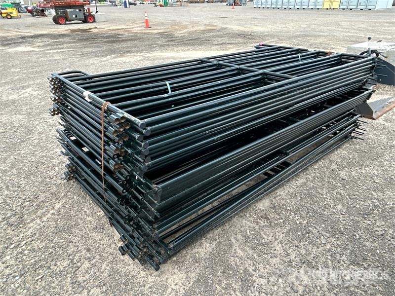 Quantity of (29) 9 ft 2 in x 5 ft Livestock Panel Overige veehouderijmachines