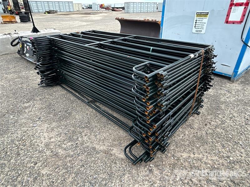 Quantity of (29) 9 ft 2 in x 5 ft Livestock Panel Overige veehouderijmachines