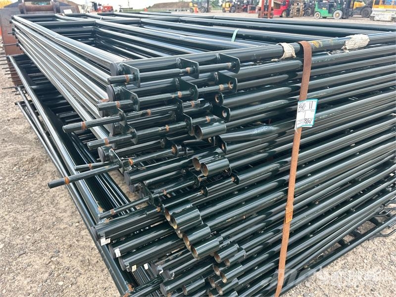 Quantity of (29) 9 ft 2 in x 5 ft Livestock Panel Overige veehouderijmachines