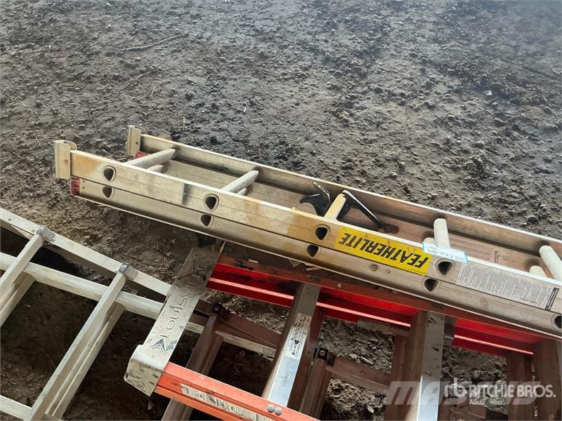  Quantity of (3) 11', 8', 6' Ladder Drugi deli