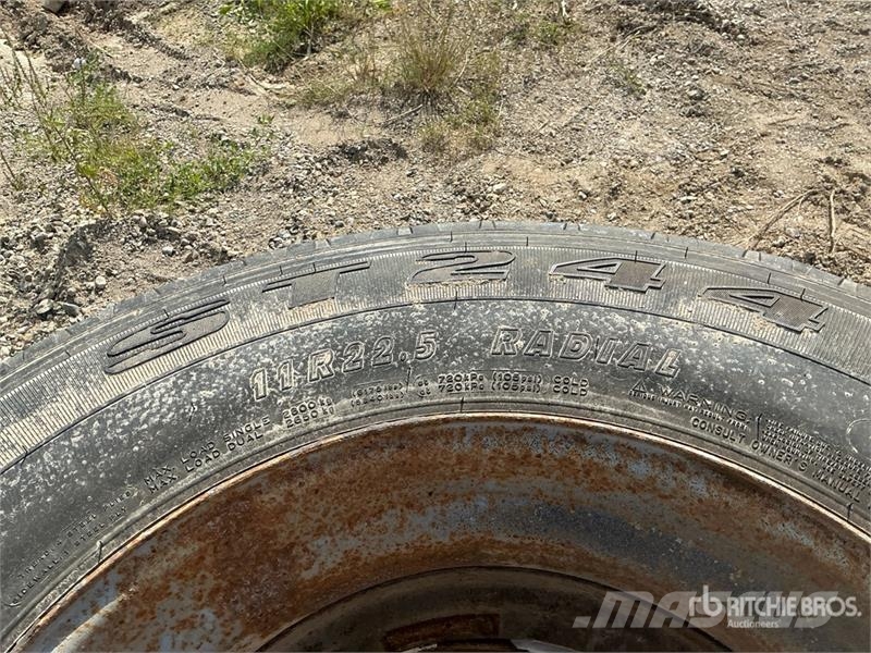 Quantity of (3) 11R22.5 Tires Pneumatici, ruote e cerchioni