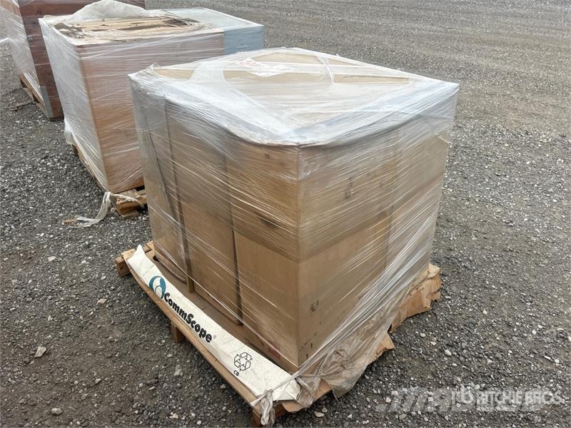  Quantity of (3) 30 x 30 Square Metal Panels Andre komponenter