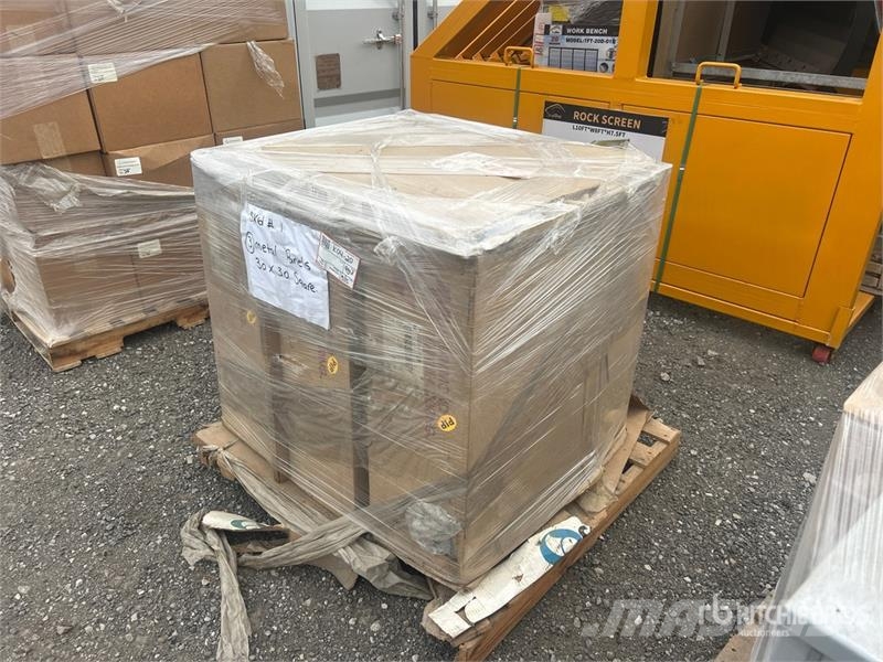  Quantity of (3) 30 x 30 Square Metal Panels Andre komponenter