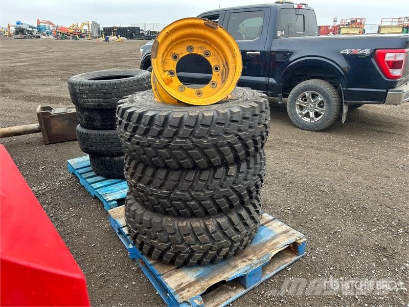 Quantity of (3) 340/80R18 Tires الإطارات والعجلات والحافات