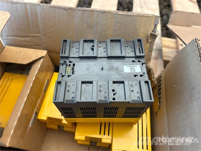 Quantity of (3) Bender B98018006 AGH150W-4 Couplin Drugi deli
