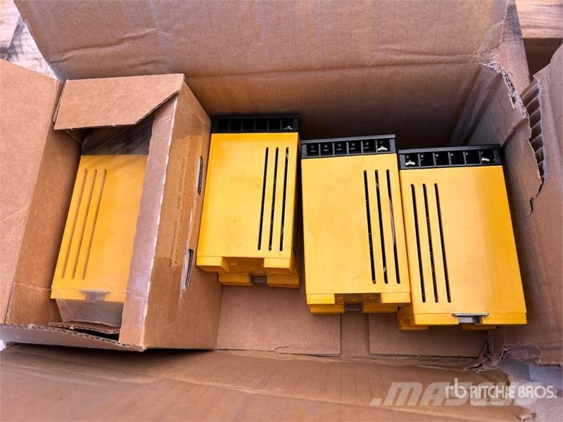 Quantity of (3) Bender B98018006 AGH150W-4 Couplin Drugi deli