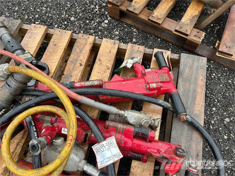  Quantity of (3) Demolition Breaker チゼルプラウ