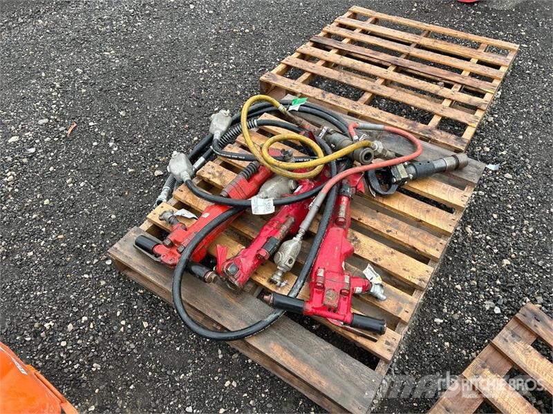  Quantity of (3) Demolition Breaker チゼルプラウ