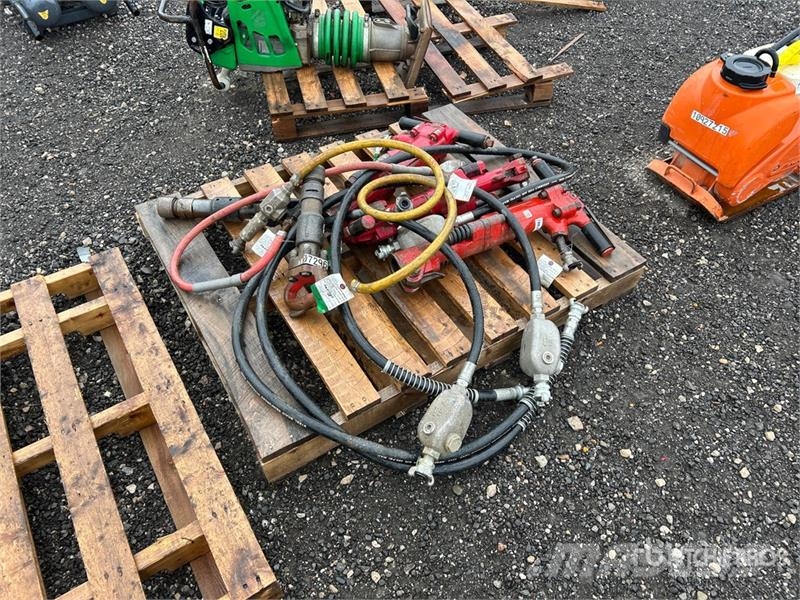  Quantity of (3) Demolition Breaker チゼルプラウ