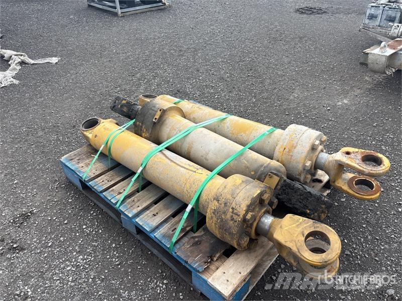 Quantity of (3) Hydraulic Cylinder Ostale kargo komponente