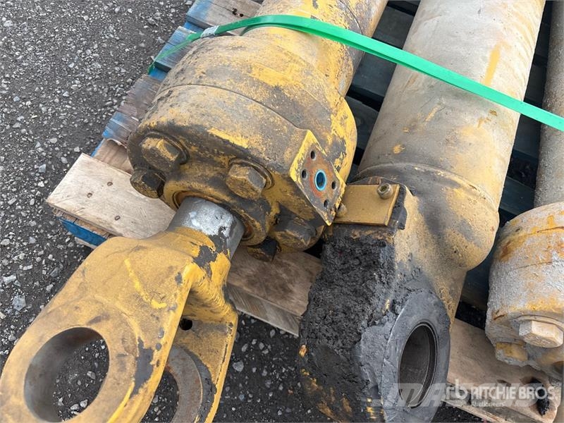 Quantity of (3) Hydraulic Cylinder Ostale kargo komponente