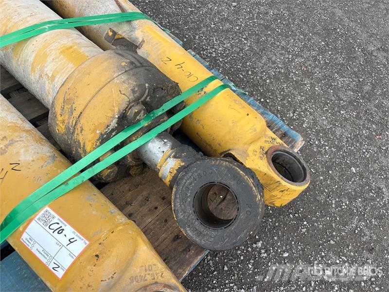 Quantity of (3) Hydraulic Cylinder Ostale kargo komponente