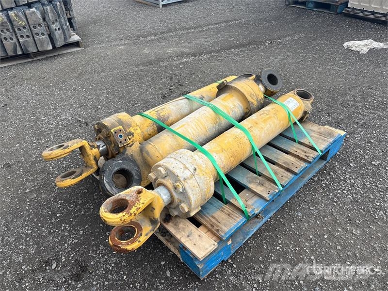 Quantity of (3) Hydraulic Cylinder Ostale kargo komponente