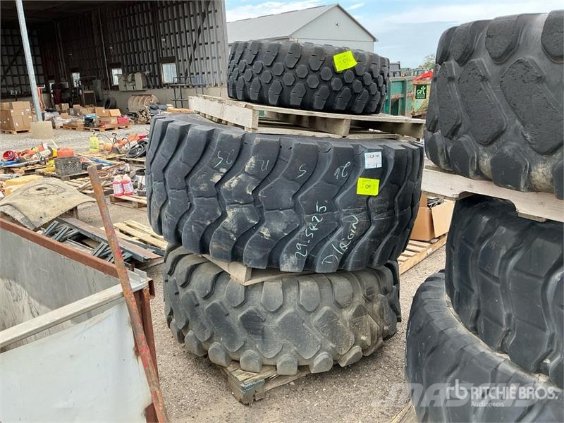Quantity of (3) Miscellaneous Tires Gume, kotači i naplatci