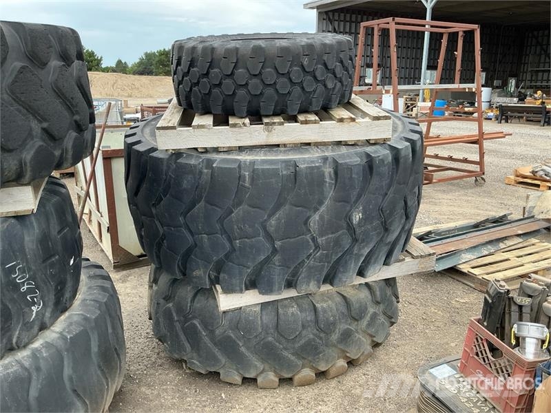 Quantity of (3) Miscellaneous Tires Gume, kotači i naplatci