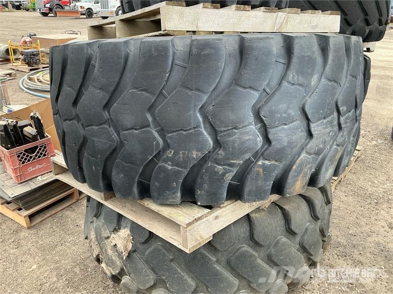Quantity of (3) Miscellaneous Tires Gume, kotači i naplatci