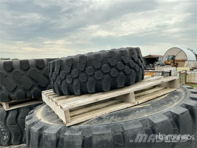 Quantity of (3) Miscellaneous Tires Gume, kotači i naplatci